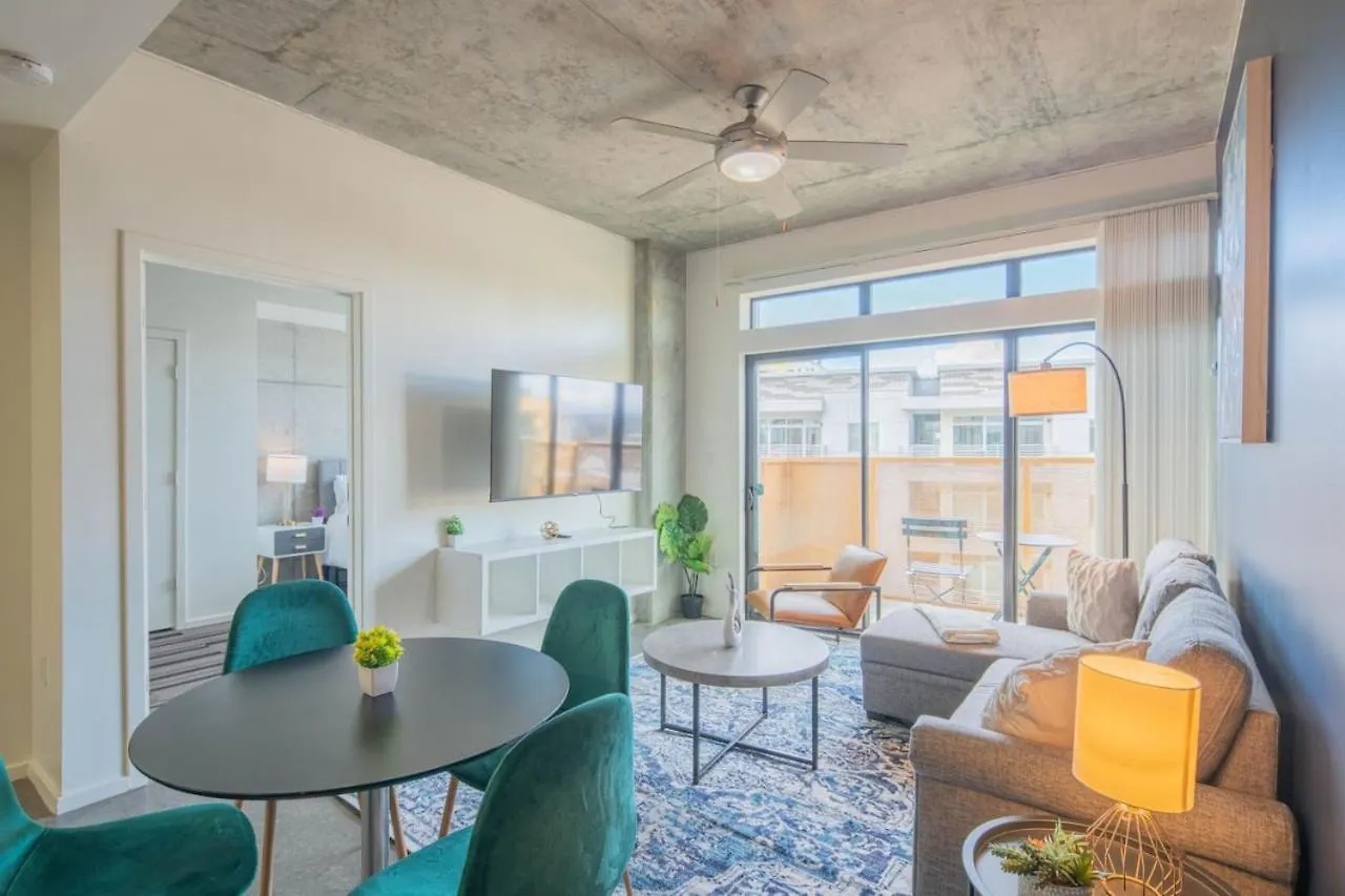 Posh 2Bd - Central Dt - Gym, Pool, Parking -Sleep 8 Phoenix