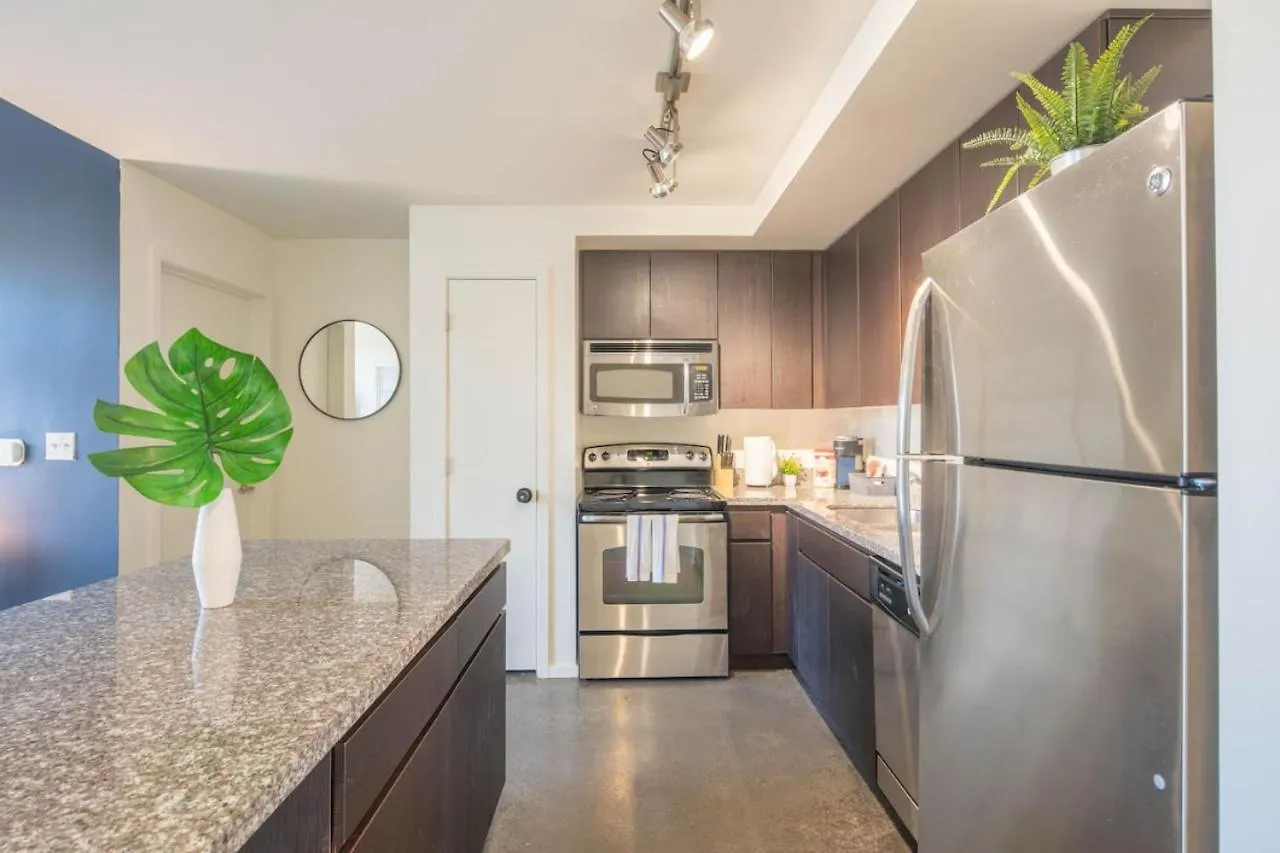 Posh 2Bd - Central Dt - Gym, Pool, Parking -Sleep 8 Phoenix United States