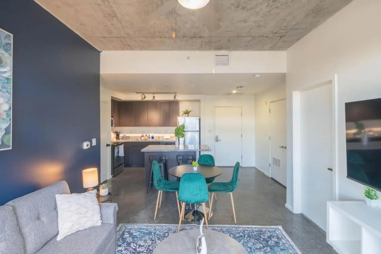 Posh 2Bd - Central Dt - Gym, Pool, Parking -Sleep 8 Phoenix Apartment