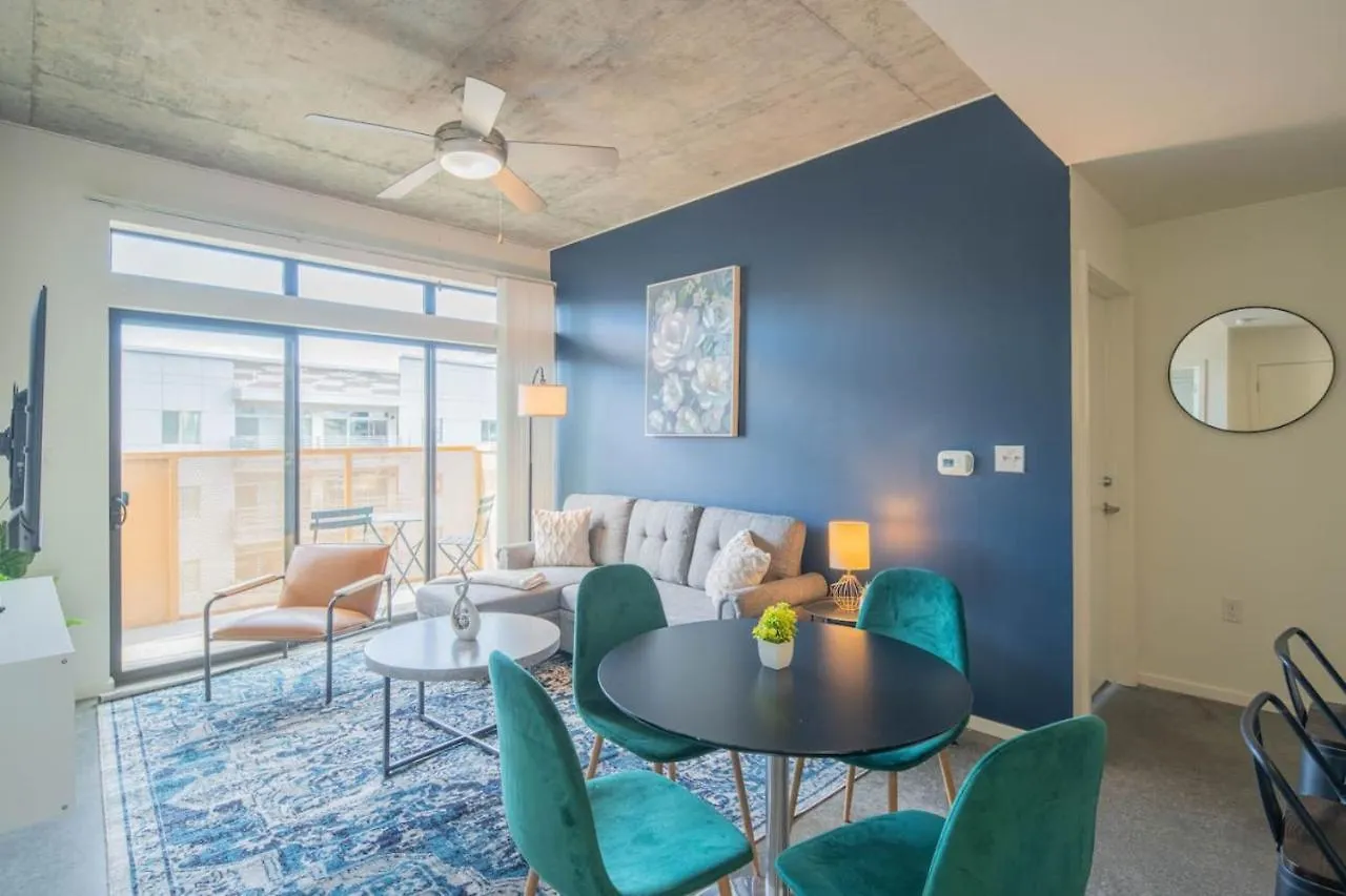 Posh 2Bd - Central Dt - Gym, Pool, Parking -Sleep 8 Phoenix