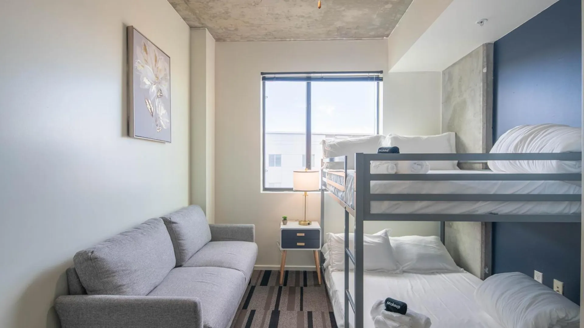Apartment Posh 2Bd - Central Dt - Gym, Pool, Parking -Sleep 8 Phoenix United States